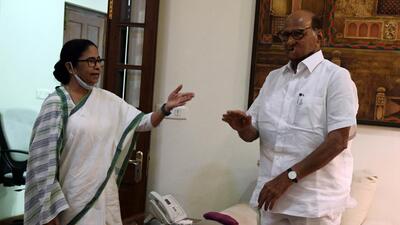 West Bengal chief minister Mamata Banerjee met Nationalist Congress Party chief Sharad Pawar on Tuesday. (ANI) West Bengal chief minister Mamata Banerjee met Nationalist Congress Party chief Sharad Pawar on Tuesday. (ANI)