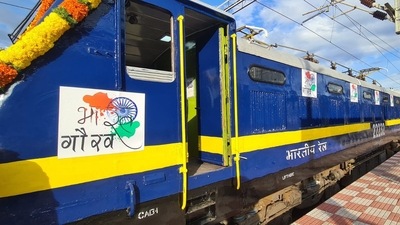 1st 'Bharat Gaurav' train (Twitter/@RailMinIndia) 1st 'Bharat Gaurav' train (Twitter/@RailMinIndia)