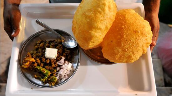 A doctor had found the lizard in his plate of cholle bhature while dining in the mall’s food court around 10 pm on Tuesday. (HT Photo/for representation only)
