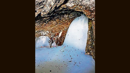 Principal secretary to the L-G and chief executive officer of Shri Amarnathji Shrine Board (SASB) Nitishwar Kumar inspected the Shri Amarnath Yatra arrangements at the Nunwan base camp and took stock of pitching of tents, security deployment, sanitation facilities, electricity and drinking water supply. (ANI/pic service)