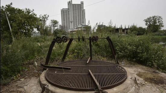 According to experts, the over-use of groundwater for construction, a rapid population growth and the lack of rainwater harvesting in the city have led to a gross imbalance between groundwater extraction and regeneration, leading to an alarming decline in the water table. (Vipin Kumar/HT Photo)