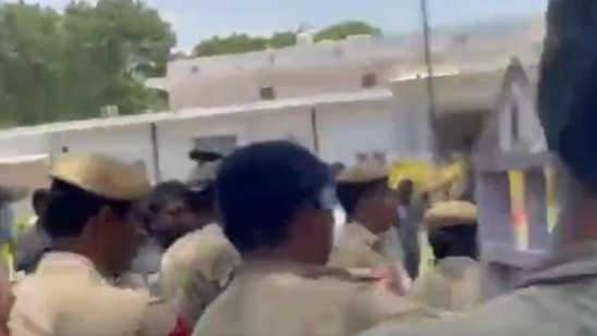 A screengrab from a video shared by Congress leader Ajay Maken. (twitter.com/ajaymaken)