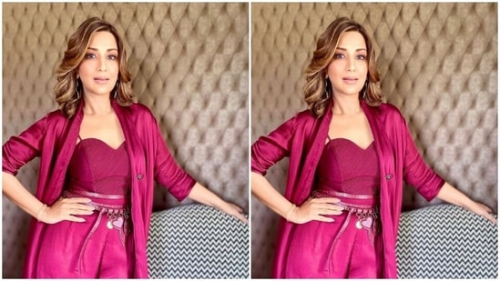Styled by fashion stylist Romi Choudhary, Sonali wore her shoulder-length coloured tresses in soft wavy curls with a side part.(Instagram/@iamsonalibendre)