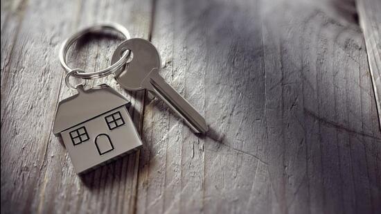 Leaving a home where, I grew up, my children spent a large part of their childhood, my sister got married and both my paternal grandparents passed on from, was painful like a physical wound for the longest time. (Getty Images/iStockphoto)