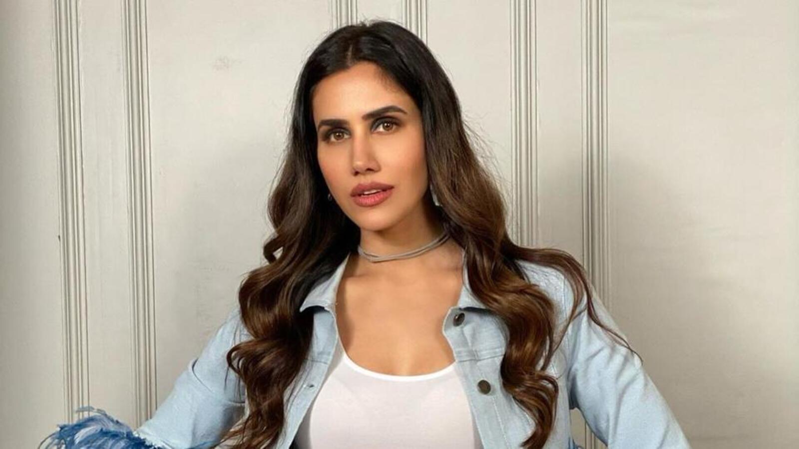 Sonnalli Seygall: Even after testing negative for Covid-19, there is so much weakness
