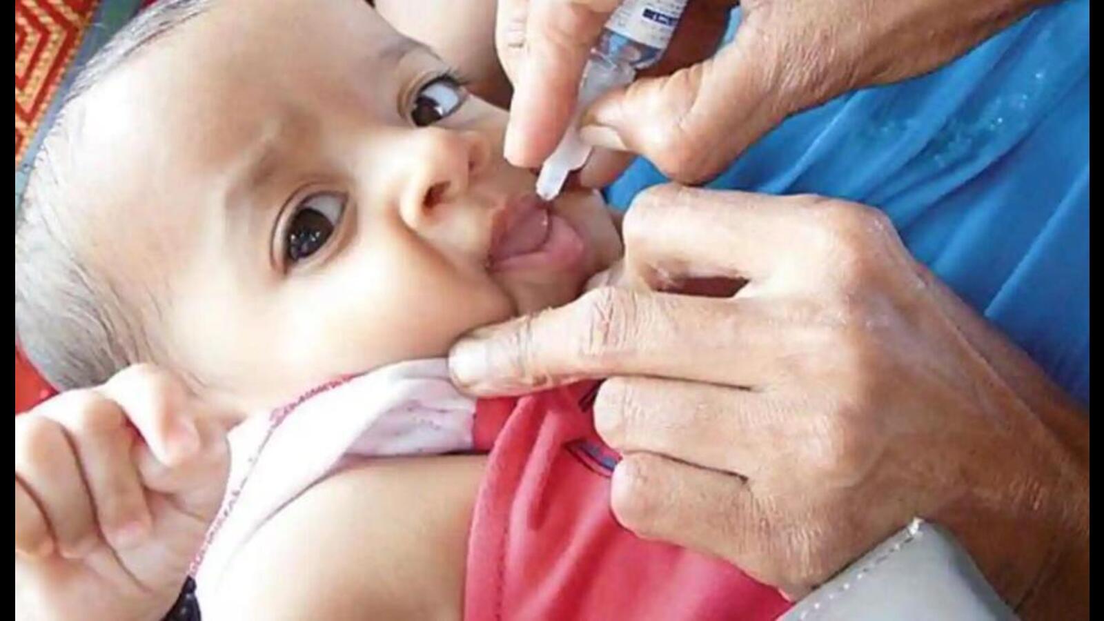 Полиомиелит прививка неживая. Пострадавшие от вакцинации. Вакцинации от полиомиелита в Таджикистан. Дети после полиомиелита Индия фото.