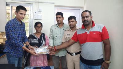 After Planibal filed a police complaint, a team of police officers scoured through CCTV footage in the area until they found the vital clue: rats dragging a packet inside a drain in Aarey Milk Colony (HT Photo) After Planibal filed a police complaint, a team of police officers scoured through CCTV footage in the area until they found the vital clue: rats dragging a packet inside a drain in Aarey Milk Colony (HT Photo)