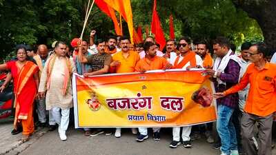 VHP and Bajrang Dal activists staging a protest at the district collectorate in Prayagraj on Thursday (HT photo)