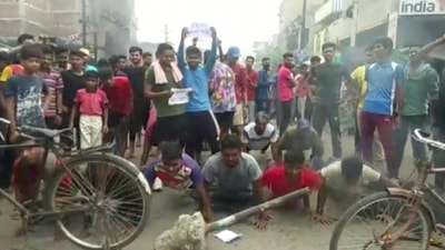 Demonstrators perform push-ups as they protest in Munger in Bihar. (ANI via Reuters)