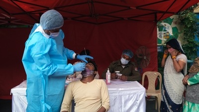 Maharashtra on Thursday recorded 4,255 new coronavirus infections, highest since February 12, and three pandemic- related fatalities, (Bloomberg) Maharashtra on Thursday recorded 4,255 new coronavirus infections, highest since February 12, and three pandemic- related fatalities, (Bloomberg)