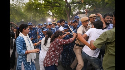 Security personnel detain Indian Youth Congress (IYC) members during their 'Mashal March' against government's newly introduced 'Agnipath' scheme, at Jantar Mantar in New Delhi, Thursday. (PTI) Security personnel detain Indian Youth Congress (IYC) members during their 'Mashal March' against government's newly introduced 'Agnipath' scheme, at Jantar Mantar in New Delhi, Thursday. (PTI)