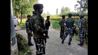 Kulgam, June 14 (ANI): Security personnel stand guard during an encounter, in Kulgam district South Kashmir on Tuesday. (ANI Photo) (Imran Nissar) Kulgam, June 14 (ANI): Security personnel stand guard during an encounter, in Kulgam district South Kashmir on Tuesday. (ANI Photo) (Imran Nissar)