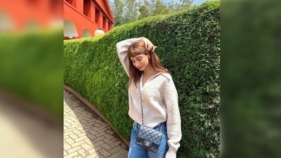 In another set of photos shared on her Instagram handle, Khushi Kapoor can be seen wearing a white collared sweated which she paired with blue denims and a black bag. (Instgaram/@khushi05k) In another set of photos shared on her Instagram handle, Khushi Kapoor can be seen wearing a white collared sweated which she paired with blue denims and a black bag. (Instgaram/@khushi05k)