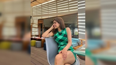 Needless to say, Khushi Kapoor's new avatar is making fans go gaga and her comment section says it all. Suhana Khan commented on Khushi's post and wrote, "Cuttteeee." (Instagram/@khushikapoor) Needless to say, Khushi Kapoor's new avatar is making fans go gaga and her comment section says it all. Suhana Khan commented on Khushi's post and wrote, "Cuttteeee." (Instagram/@khushikapoor)