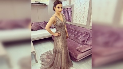Soha Ali Khan picked this gorgeous fit from the shelves of Dolly J Studio which is known for its royal Indian wedding attires and luxurious gowns. (Instagram/@sakpataudi)