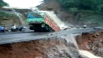 Meghalaya has been witnessing heavy rain, which has triggered floods and landslides in various parts of the state. Meghalaya has been witnessing heavy rain, which has triggered floods and landslides in various parts of the state.
