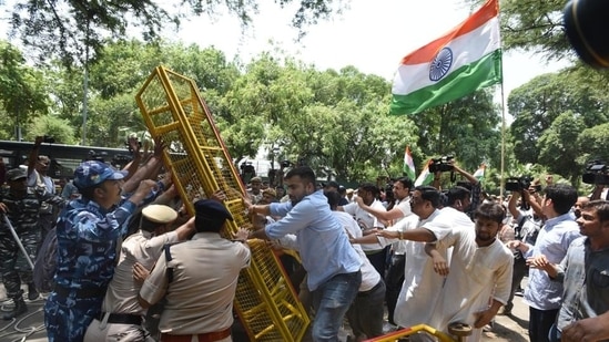 Congress workers stage a protest outside the AICC office against the summoning of party leader Rahul Gandhi by the ED in connection with the National Herald case, in New Delhi on Wednesday. (Arvind Yadav/ Hindustan Times)(HT_PRINT)