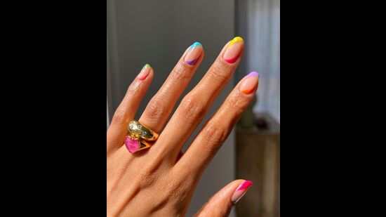 The double curve colour-pop nails (Photo: Instagram)