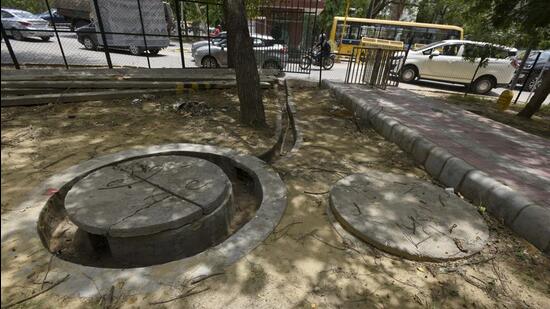 Among the RWA’s most effective measures was the creation of rainwater harvesting pits. It created such pits in all 20 parks under its jurisdiction and made it mandatory for residents constructing new houses or undertaking large-scale renovations in their homes to develop harvesting pits on their plots. (Parveen Kumar/HT Photo) Among the RWA’s most effective measures was the creation of rainwater harvesting pits. It created such pits in all 20 parks under its jurisdiction and made it mandatory for residents constructing new houses or undertaking large-scale renovations in their homes to develop harvesting pits on their plots. (Parveen Kumar/HT Photo)