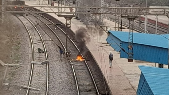 Proteste gegen Indiens neu angekündigtes Rekrutierungsprogramm „Agnipath“ in Gwalior, Madhya Pradesh, am Donnerstag, den 16. Juni 2022. (HT)