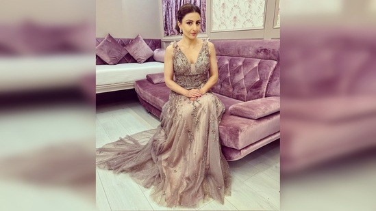 Soha Ali Khan tied her hair in a low bun. The front section of her hair was parted in the middle, braided and pulled back for the clean elegant look.(Instagram/@sakpataudi)