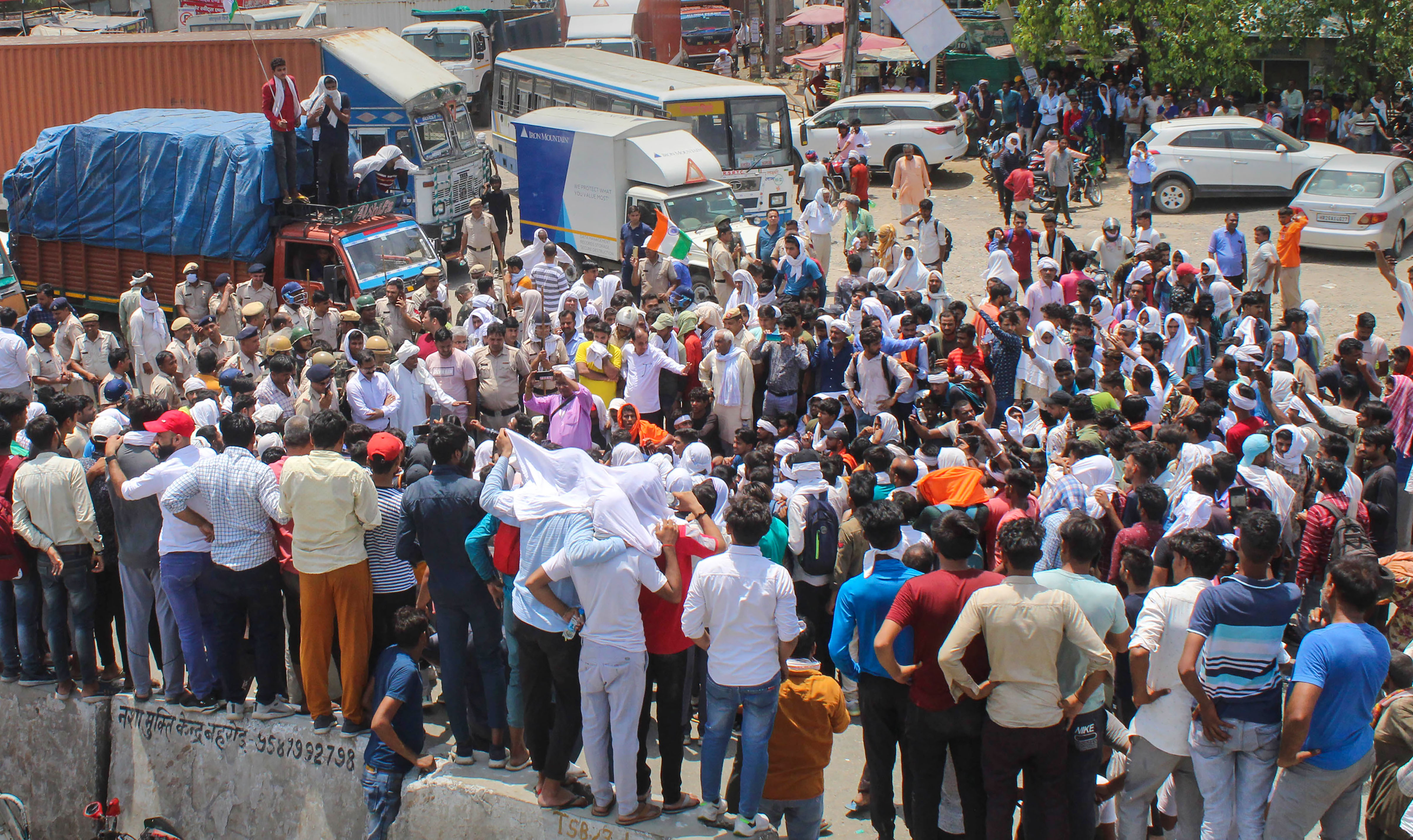 Army aspirants block traffic movement at Bilaspur Chowk area to protest against 'Agnipath' scheme, in Gurugram. (PTI) Army aspirants block traffic movement at Bilaspur Chowk area to protest against 'Agnipath' scheme, in Gurugram. (PTI)