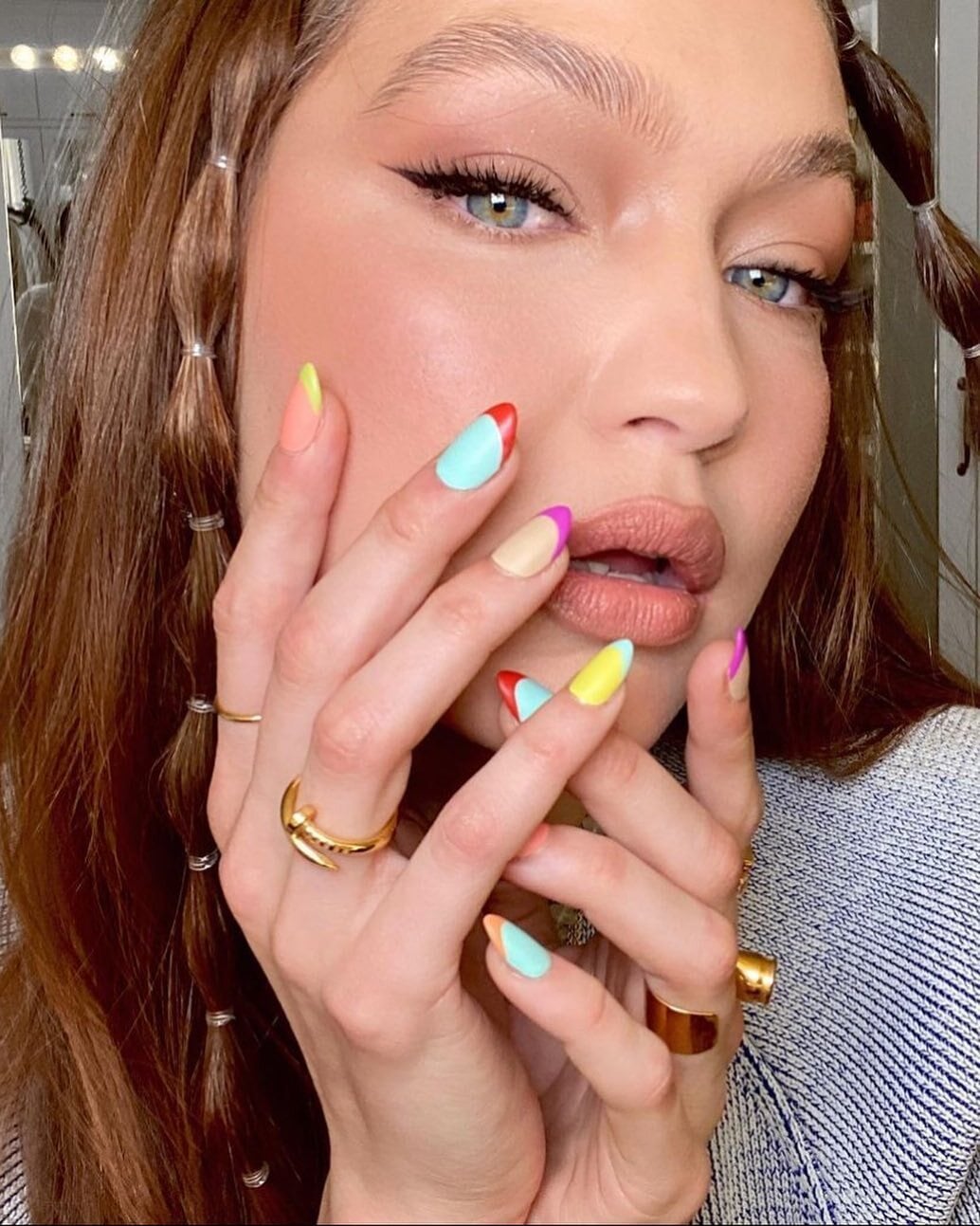 Model Gigi Hadid shows off her colour-popping manicure (Photo: Instagram) Model Gigi Hadid shows off her colour-popping manicure (Photo: Instagram)