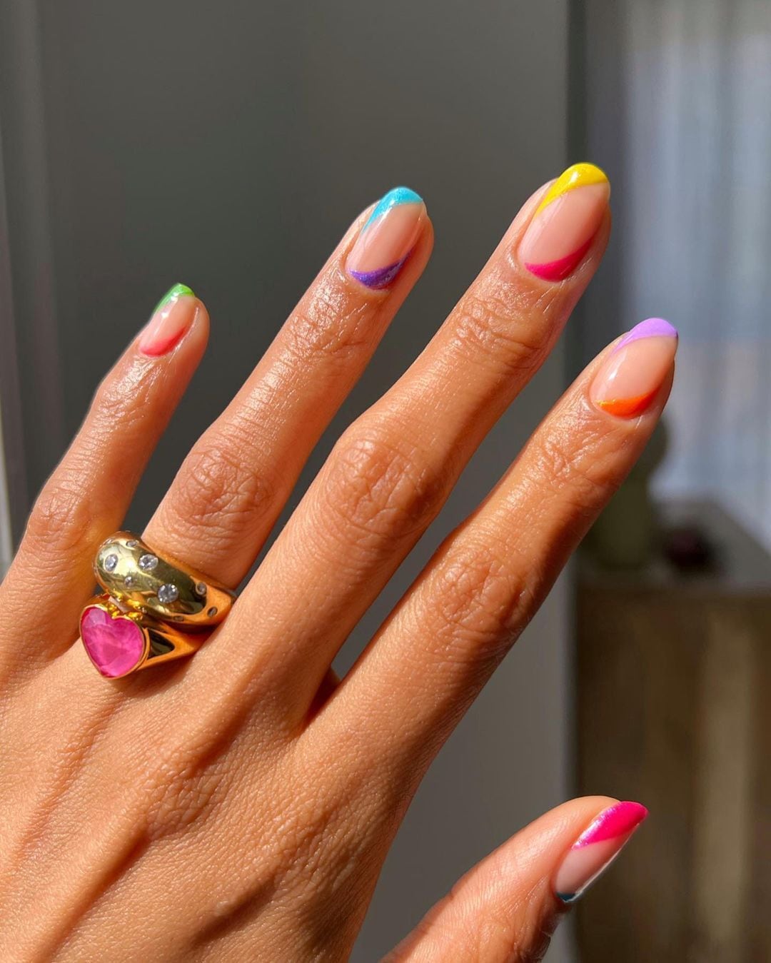 The double curve colour-pop nails (Photo: Instagram) The double curve colour-pop nails (Photo: Instagram)