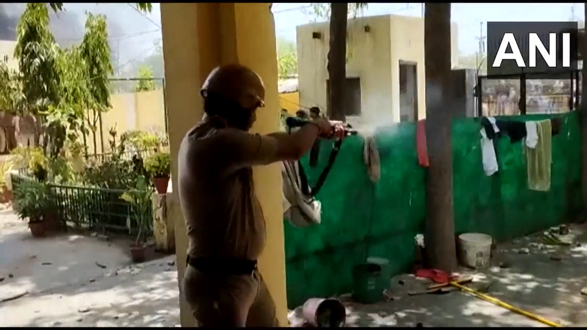 Police resort to aerial firing in Haryana's Palwal district amid protests against Centre's new recruitment model ‘Agnipath’. (Screengrab/ANI video) Police resort to aerial firing in Haryana's Palwal district amid protests against Centre's new recruitment model ‘Agnipath’. (Screengrab/ANI video)