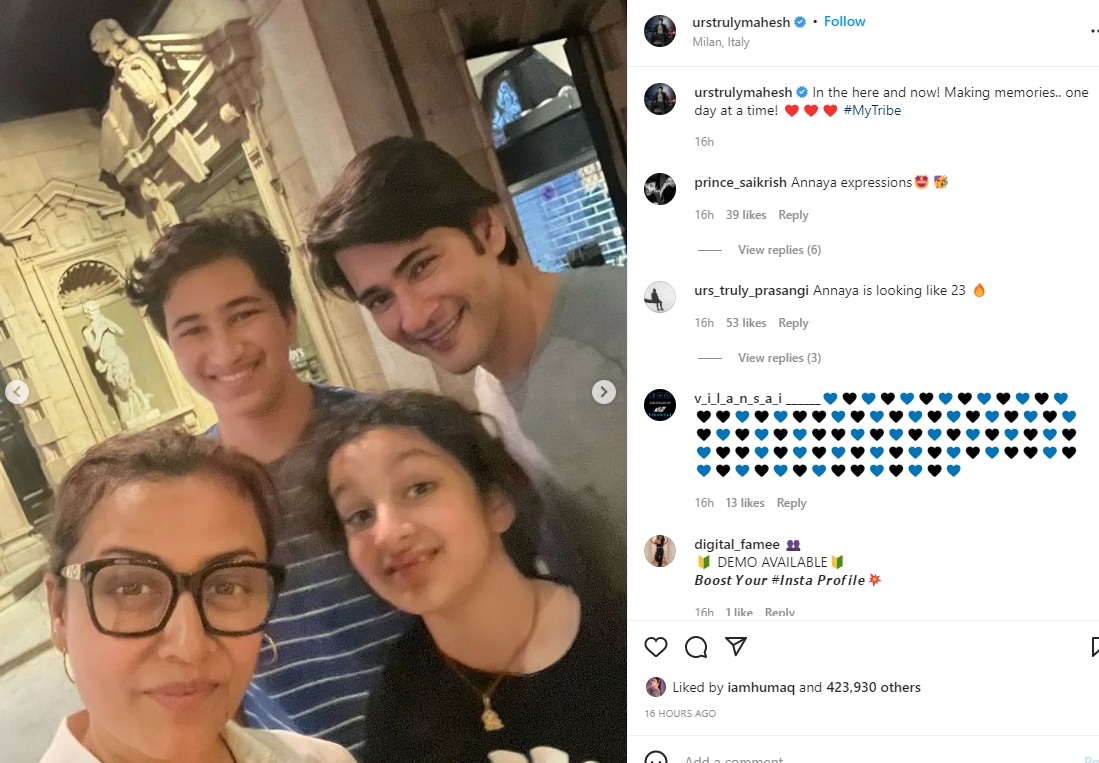 Mahesh Babu posa con la sua famiglia per un selfie in vacanza in Italia.