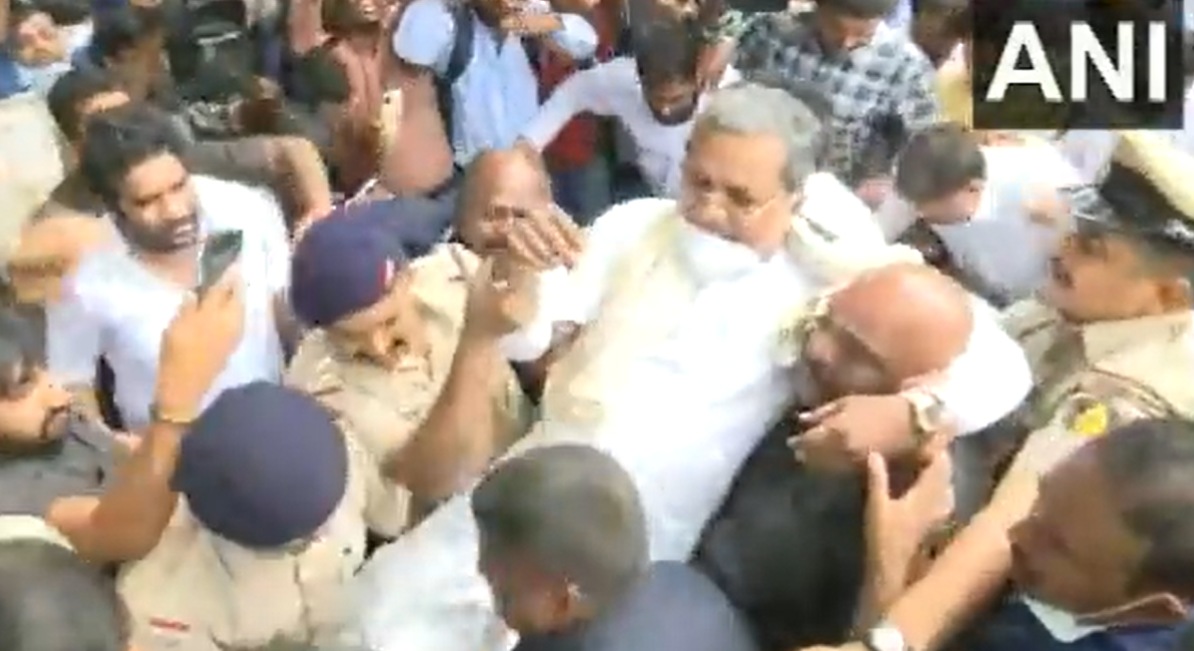 Bengaluru police once again took senior Congress leaders Siddaramaiah and DK Shivakumar into their custody as they held protests against a HC order. Bengaluru police once again took senior Congress leaders Siddaramaiah and DK Shivakumar into their custody as they held protests against a HC order.