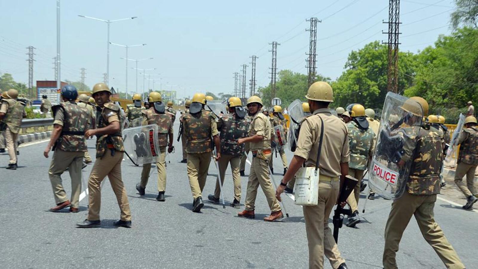 Uttarakhand Police Lathi-charge Agnipath Protestors In Nainital ...