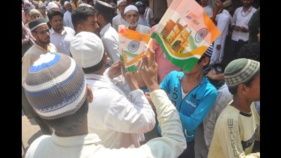 The Namazis prayed for the prosperity of the country and for peace in it. (HT Photo)