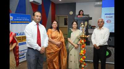 Sarvendra Vikram Bahadur Singh (extreme right) with Seth Anandram Jaipuria Group of Schools faculty during the teachers’ training session in Lucknow. (HT photo)