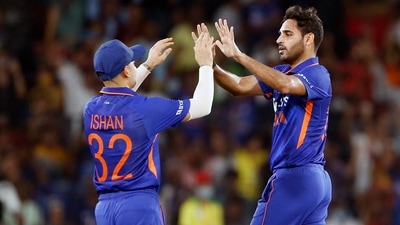 India's Bhuvneshwar Kumar celebrates the dismissal of South Africa's Reeza Hendricks (ANI) India's Bhuvneshwar Kumar celebrates the dismissal of South Africa's Reeza Hendricks (ANI)