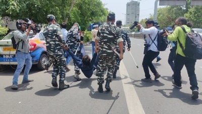 Delhi Metro authorities shut down the gates of some stations in an attempt to stop protests against Agnipath from spiralling across the Capital. Delhi Metro authorities shut down the gates of some stations in an attempt to stop protests against Agnipath from spiralling across the Capital. 