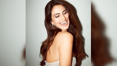 Vaani Kapoor shows her goofy side as she sticks her tongue out while posing for the camera. (Instagram/@_vaanikapoor_) Vaani Kapoor shows her goofy side as she sticks her tongue out while posing for the camera. (Instagram/@_vaanikapoor_)