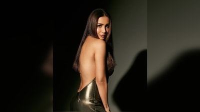 Malaika Arora Khan's bestie Kareena Kapoor Khan commented on one of her posts and wrote, "Who you lookinnnn attt." (Instagram/@malaikaaroraofficial) Malaika Arora Khan's bestie Kareena Kapoor Khan commented on one of her posts and wrote, "Who you lookinnnn attt." (Instagram/@malaikaaroraofficial)