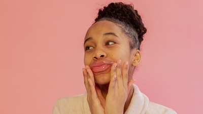 2. Damaged lips needs to be repaired and rejuvenated properly by applying effective lip masks and lip serums enriched with antioxidants and ceramides. (Monstera) 2. Damaged lips needs to be repaired and rejuvenated properly by applying effective lip masks and lip serums enriched with antioxidants and ceramides. (Monstera)