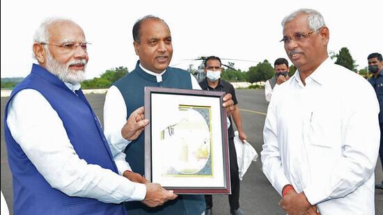 Prime Minister Narendra Modi was given a warm send-off from Gagal Airport by Himachal Pradesh governor Rajendra Vishwanath Arlekar and chief minister Jai Ram Thakur, in Kangra on Friday. The PM stressed the need for improving the usage of technology in all government schemes and programmes and for creating interoperability of datasets of the Centre and states. (ANI)