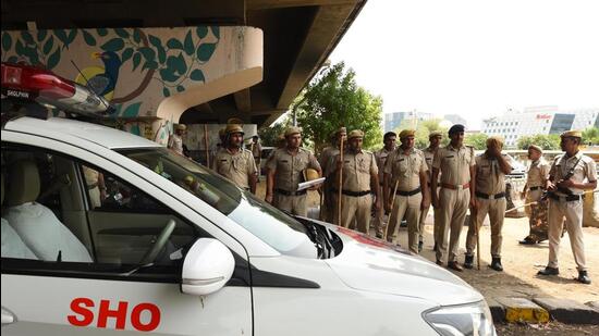 Gurugram, India - June 17, 2022: Police personnel deployed at Rajiv Chowk in wake of protest against the Agnipath army recruitment scheme, in Gurugram, India, on Friday, June 17, 2022. (Photo by Vipin Kumar/ Hindustan Times) (Hindustan Times) Gurugram, India - June 17, 2022: Police personnel deployed at Rajiv Chowk in wake of protest against the Agnipath army recruitment scheme, in Gurugram, India, on Friday, June 17, 2022. (Photo by Vipin Kumar/ Hindustan Times) (Hindustan Times)