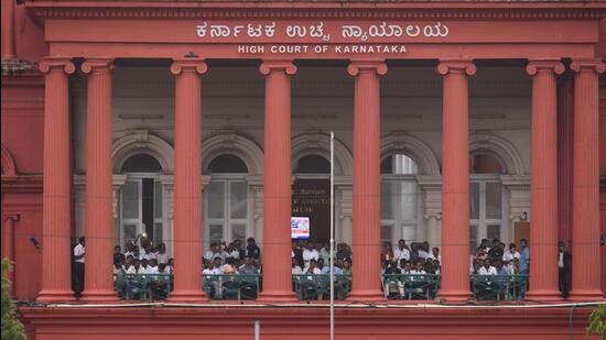 The Karnataka high court and a local court on Friday adjourned hearing cases related to discovery of a “temple-like architecture” at mosque in Malali, Mangaluru. Both the courts set Wednesday as the next date of hearing, according to lawyers of both the parties. (HT Photo)