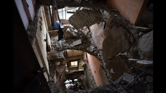 Following the recent Jimmy Park slab collapse, Navi Mumbai Municipal Corporation will check if the housing societies are getting the structural audit done. (HT FILE PHOTO)