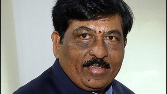 The decision to approve the projects was made at the 132 state-level single window clearance committee meeting, chaired by Karnataka’s minister for large and medium industries, Murugesh Nirani. (HT)