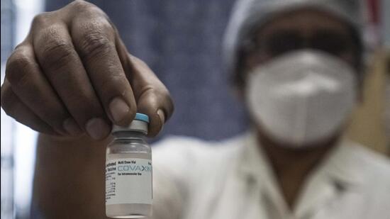 A health worker shows a vial of Covaxin at a hospital in Maharashtra. (HT Photo)