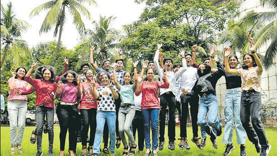 Navi Mumbai, India - June 17, 2022: Students celebrate after their SSC Exam results were declared at Fr. Agnel Multipurpose School & Junior College, at Vashi, in Navi Mumbai, India, on Friday, June 17, 2022. (Photo by Bachchan Kumar/ HT PHOTO) (HT PHOTO)