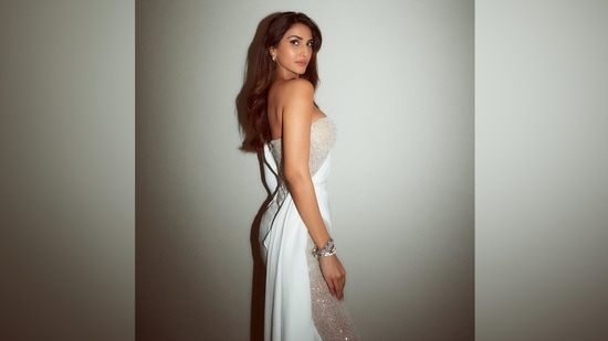 Anushka Ranjan dropped a comment on Vaani Kapoor's post that read, "Kahaan chali phool jadi."(Instagram/@_vaanikapoor_)