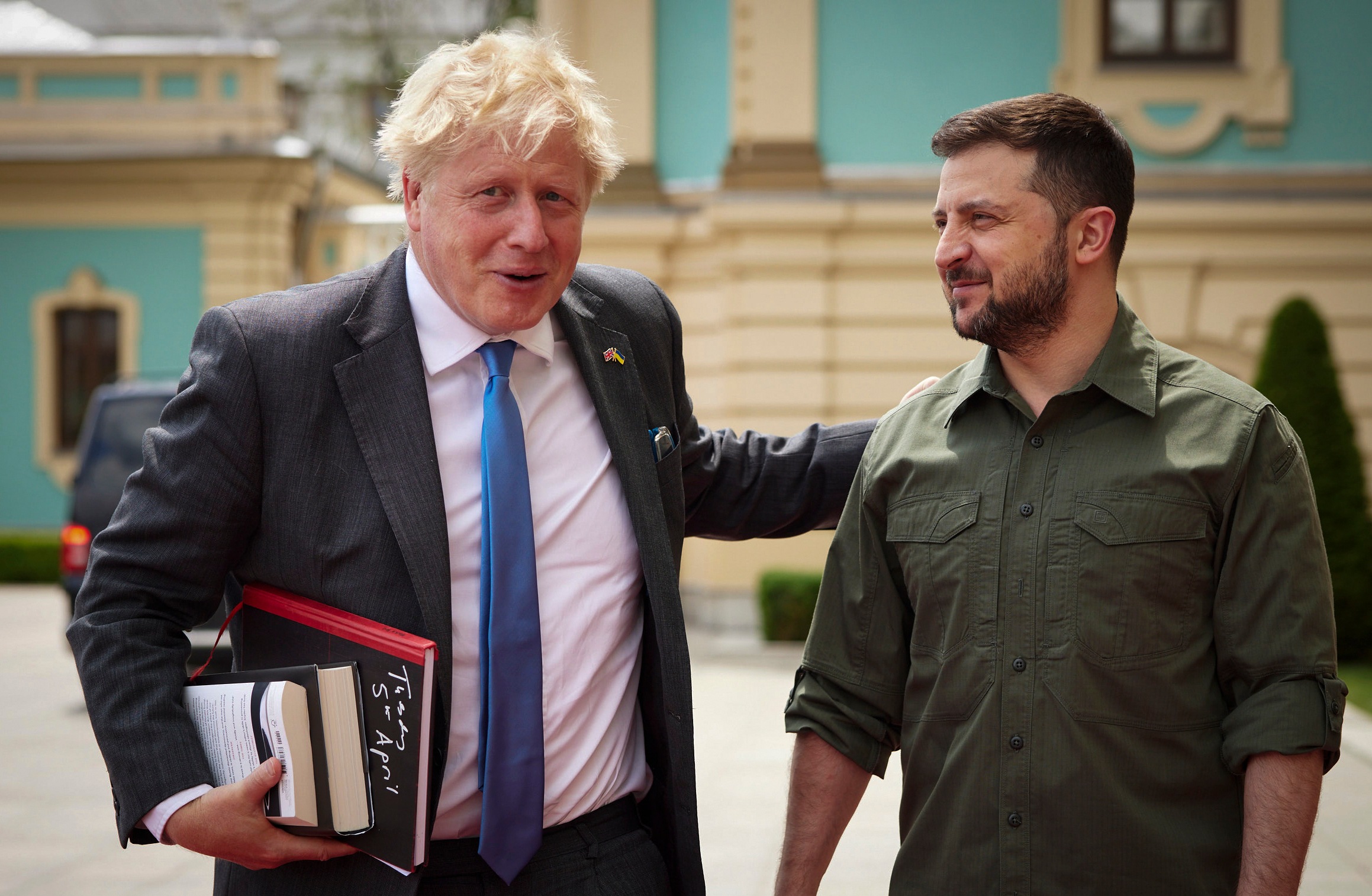 President Volodymyr Zelenskyy, right, and Britain's Prime Minister Boris Johnson in Kyiv on Friday. ((Ukrainian Presidential Press Office via AP)) President Volodymyr Zelenskyy, right, and Britain's Prime Minister Boris Johnson in Kyiv on Friday. ((Ukrainian Presidential Press Office via AP))
