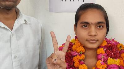 UP Board class 12 exam topper Divyanshi of Fatehpur. (HT Correspondent) UP Board class 12 exam topper Divyanshi of Fatehpur. (HT Correspondent)