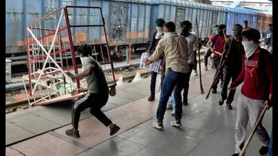 Anti-Agnipath protesters went on a rampage on Saturday damaging property at the Ludhiana railway station and blocking the PAP Chowk in Jalandhar, prompting the Ferozepur railway division to cancel 18 trains on different routes. Anti-Agnipath protesters went on a rampage on Saturday damaging property at the Ludhiana railway station and blocking the PAP Chowk in Jalandhar, prompting the Ferozepur railway division to cancel 18 trains on different routes.
